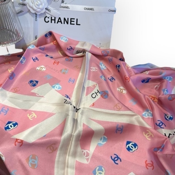 CHANEL Logo Pink Scarf - Picture 7 of 7
